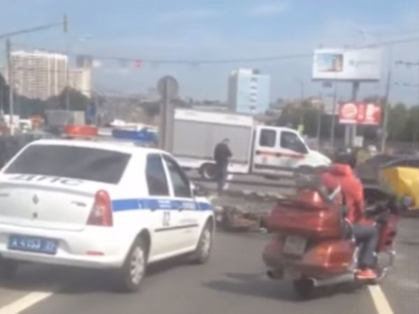 В ДТП на Варшавском шоссе 22 июля 2015 в Москве погиб мотоциклист (ВИДЕО)