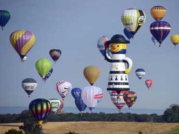 На фестивале воздухоплавания во Франции побили мировой рекорд: 433 шара взмыли в небо