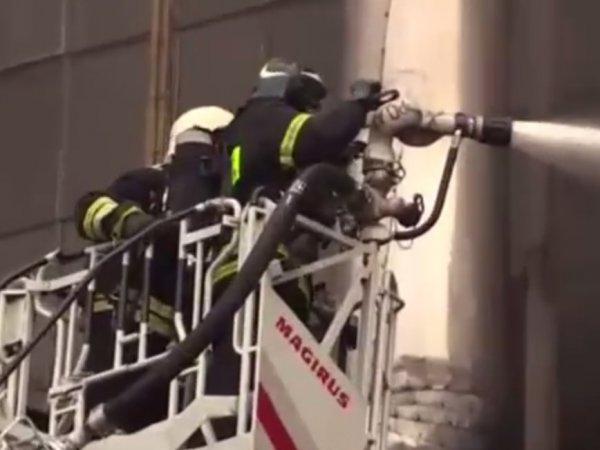 Пожар на заводе ЗИЛ 08.07.2015 в Москве охватил три этажа склада (ФОТО, ВИДЕО)