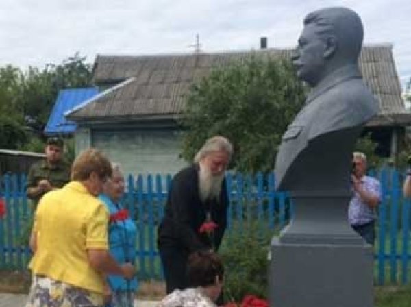 Под Ржевом открыли музей и памятник Сталину, министр Мединский это уже объяснил