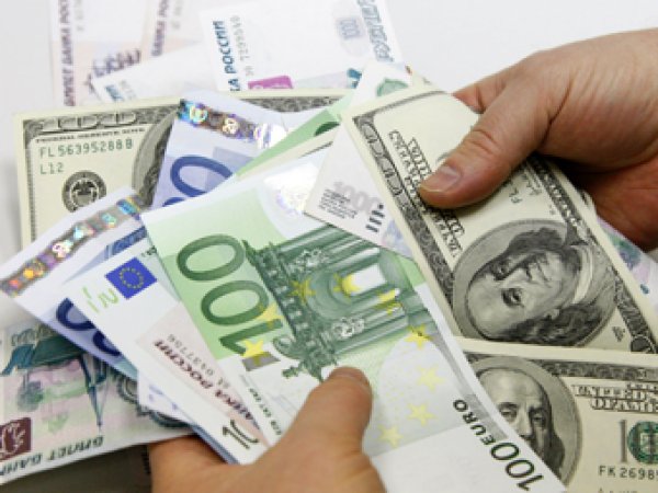 Курс доллара и евро на сегодня, 9 июля 2015: Владимир Путин заявил, что курсы валют находятся в "приемлемом коридоре"
