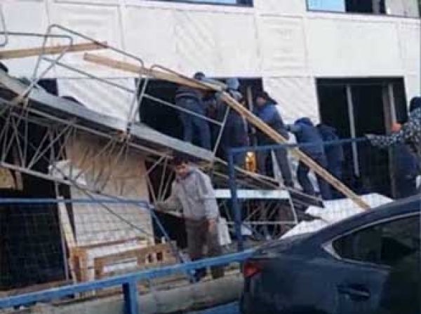 В Уфе со здания сорвалась строительная люлька: погибли четыре строителя