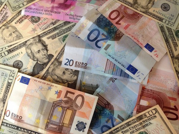 Курс доллара и евро на сегодня, 17 августа 2015: эксперты назвали стоимость доллара и евро на конец месяца