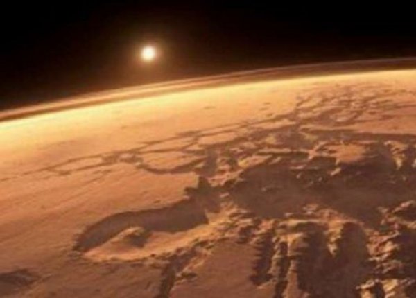 NASA обнародовало кадры таинственного парящего шара над поверхностью Марса
