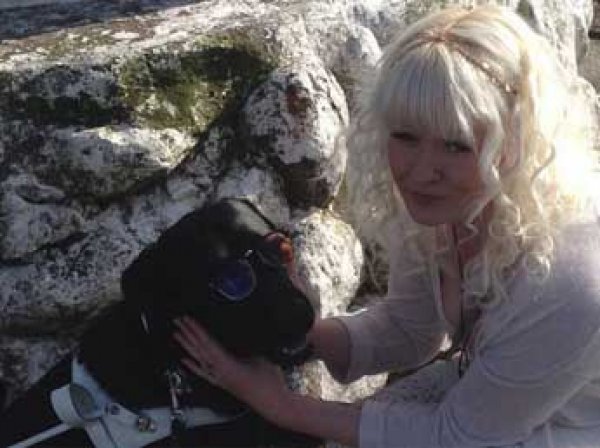 Скандал: в Норвегии слепую женщину выгнали из McDonald’s из-за собаки-поводыря