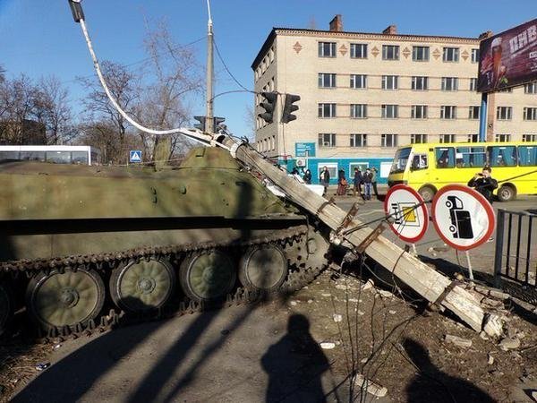 Порошенко наградил командира БТР, задавившего ребенка в Константиновке