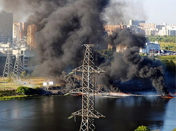 Стала известна причина пожара на Москве-реке в Марьино