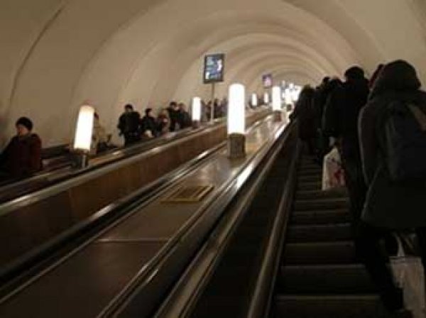 В московском метро ребенка затянуло в эскалатор