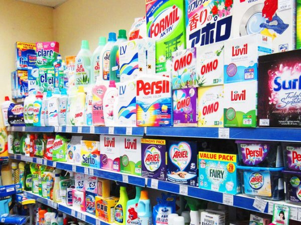 СМИ: Магазины убирают с полок импортные моющие средства