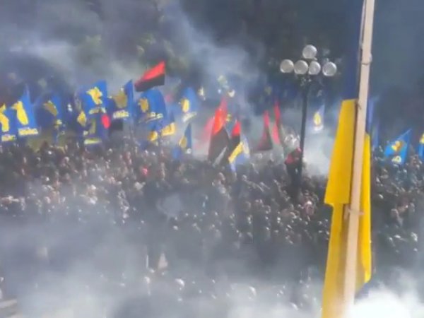 Штурм Рады в Киеве 31 августа 2015 начался после обсуждения закона о децентрализации (фото, видео)