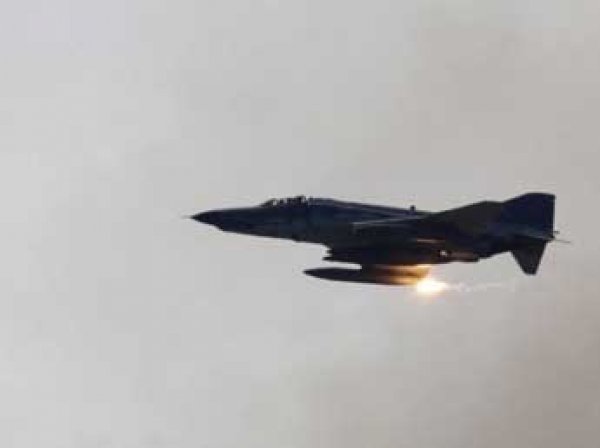 В Сирии военный самолет упал на жилые дома: уже 27 погибших