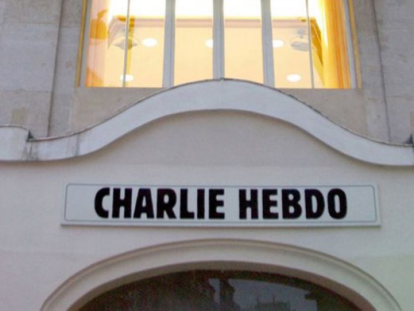 В Charlie Hebdo высмеяли жертв крушения малазийского "Боинга"