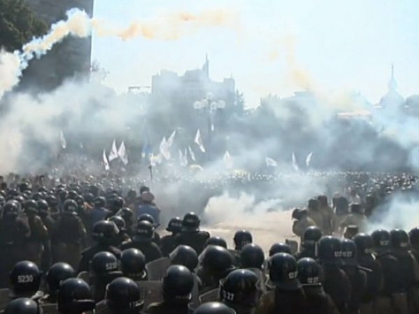 Беспорядки в Киеве 31 августа: во время штурма Верховной Рады погибли люди