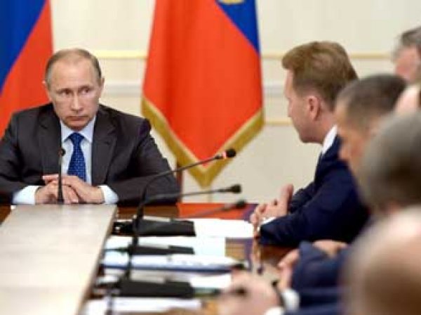 На совещании с Путиным кабмин предложил законодательно определить "опасное вождение"