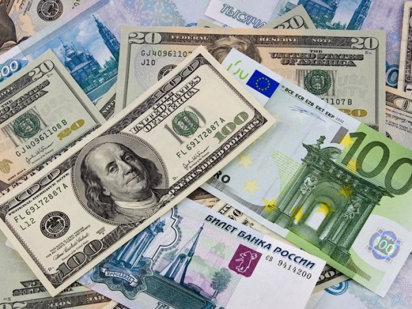 Курс доллара и евро на сегодня, 25 сентября 2015: финансисты назвали курсы доллара и евро на следующую неделю