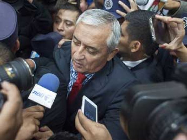 Экс-президента Гватемалы посадили в тюрьму после коррупционного скандала