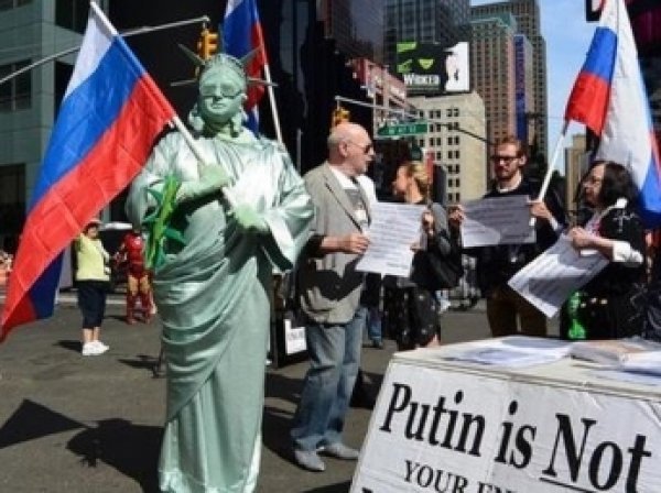 В Нью-Йорке проходит пикет в поддержку Путина