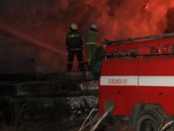 Пожар на рынке в Оренбурге: пострадали три человека (видео)