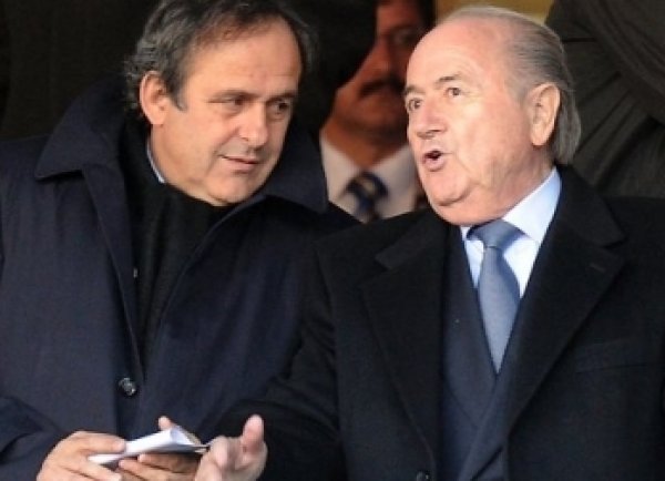 Президент УЕФА Платини получил 2 млн франков от главы ФИФА Блаттера