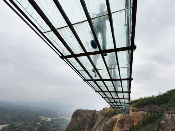 В Китае открыли самый длинный стеклянный мост в мире