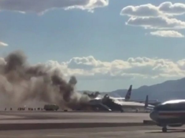 В аэропорту Лас-Вегаса загорелся самолёт с 159 пассажирами на борту