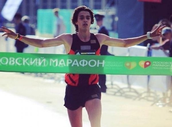 Победителя Московского марафона перед финишем остановила полиция