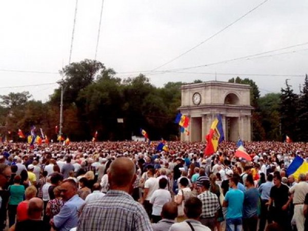 Молдавия, последние новости: митингующие потребовали отставки президента Тимофти (фото, видео)