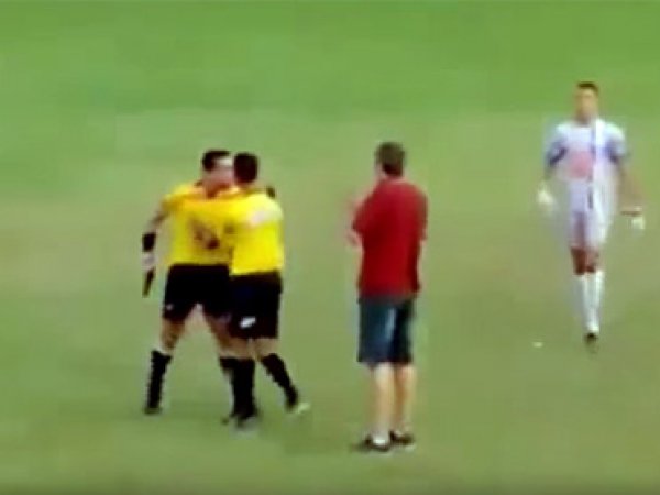 В Бразилии арбитр угрожал футболистам пистолетом во время матча