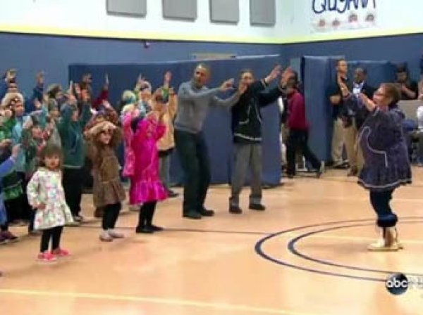 Обама удивил мир танцем народов Аляски