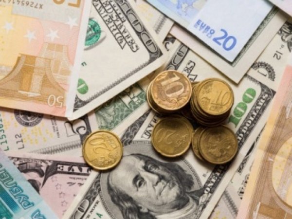 Курс доллара на сегодня, 17 сентября 2015: эксперты считают, что российская валюта сменит приоритеты