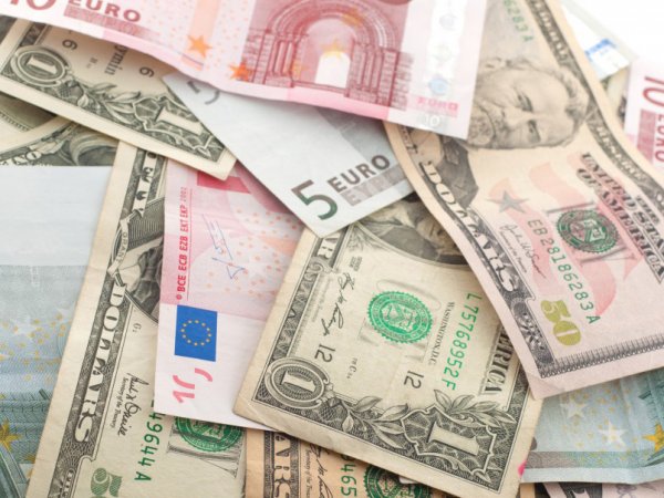 Курс доллара на сегодня 11 сентября 2015: ЦБ РФ впервые за год оставил ключевую ставку неизменной