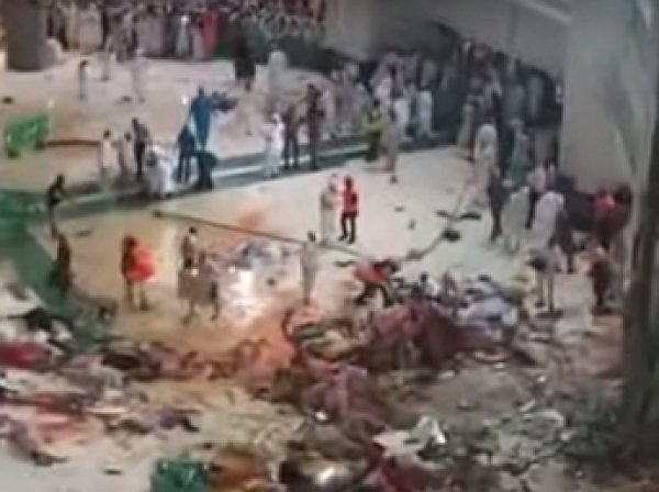 В Мекке в результате падения башенного крана на мечеть погибли более 60 человек