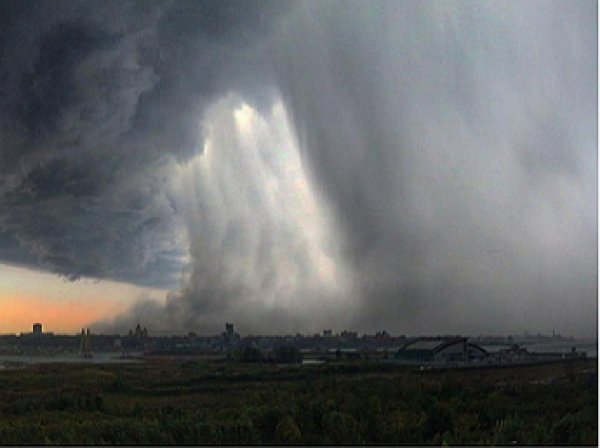 Ураган в Казани 7 сентября обрушил крышу на людей: 10 пострадавших (фото, видео)