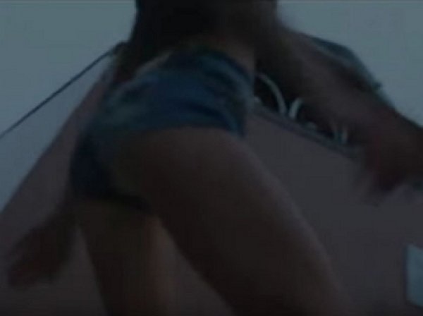 Брянские школьницы станцевали тверк у мемориала ВОВ