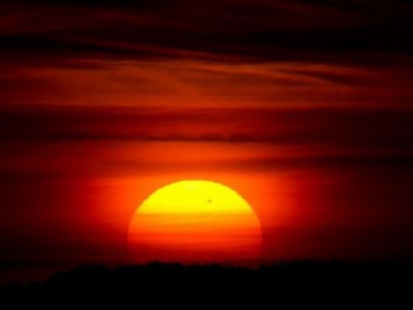 NASA опубликовало фото ударной волны на фоне Солнца