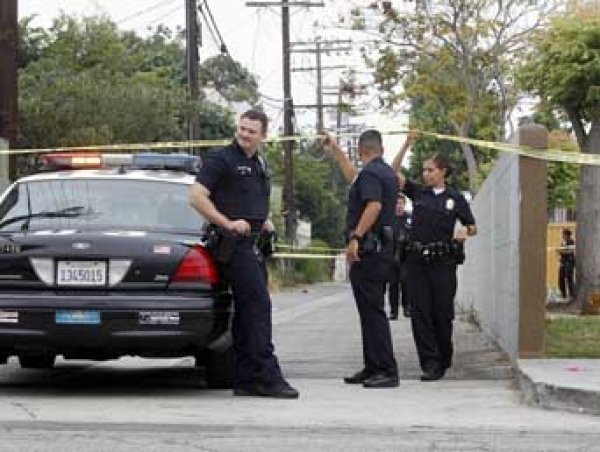 В Лос-Анджелесе мужчина захватил 6 заложников в ресторане и был убит при штурме