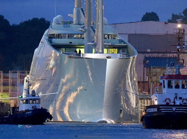 Крупнейшая в мире парусная яхта российского олигарха спущена на воду