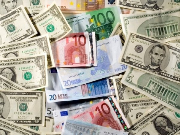 Курс доллара и евро сегодня, 25 сентября 2015: курс евро упал ниже 73 рублей впервые с 1 сентября