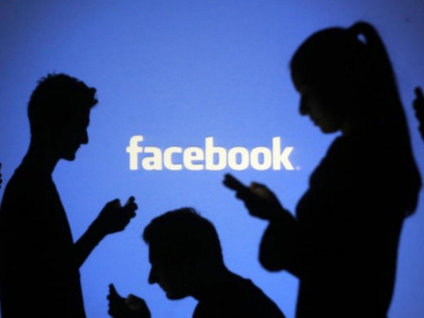 Facebook признали вредным для женщин старше 30 лет