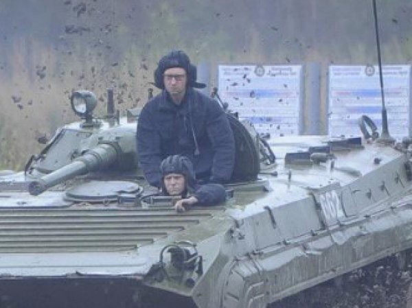 Пользователи соцсетей высмеяли воевавшего в Чечне Яценюка