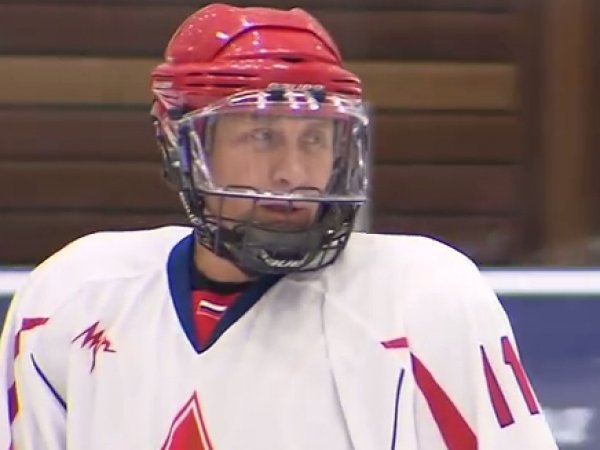 Путин в день рождения 7 октября 2015 года сыграл в хоккей в Сочи и забросил 7 шайб (видео)