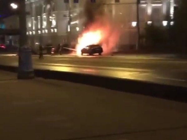 В аварии с Ferrari на Крымском мосту в Москве сгорели две машины (фото, видео)