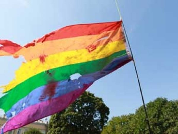 Коммунисты предложили сажать на 15 суток за каминг-аут, но исключили из проекта лесбиянок