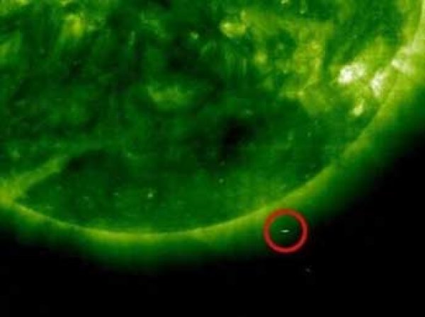 Астрономы сняли на видео "эскадру НЛО" у Солнца