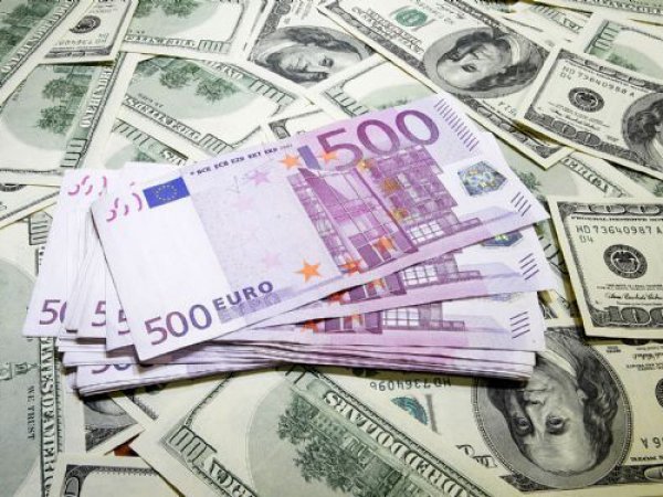 Курс доллара и евро на сегодня 24 октября 2015: Банк России резко понизил курс евро