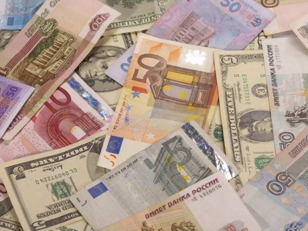 Курс доллара на сегодня, 19 октября 2015: эксперты предупреждают о возможном падении рубля до конца 2015 года