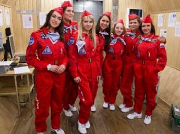 Шесть москвичек отправили в земной полет на Луну