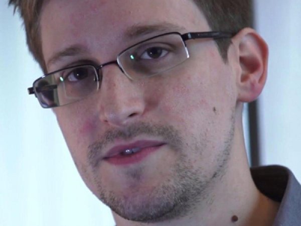 Сноуден рассказал о слежке за пользователями смартфонов при помощи смурфов