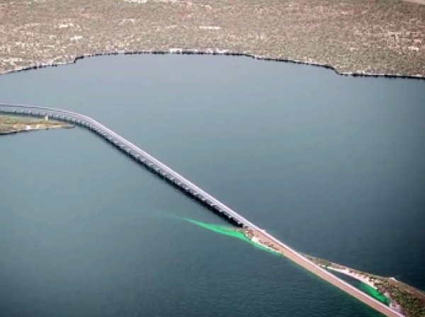 Открыт первый временный мост через Керченский пролив в Крым