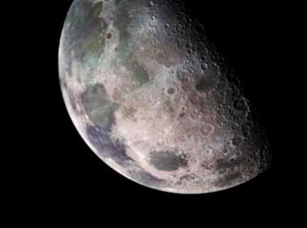 Новые снимки с темной стороны Луны поставили ученых в тупик